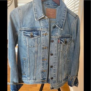 Levi’s ex boyfriend denim trucker jacket